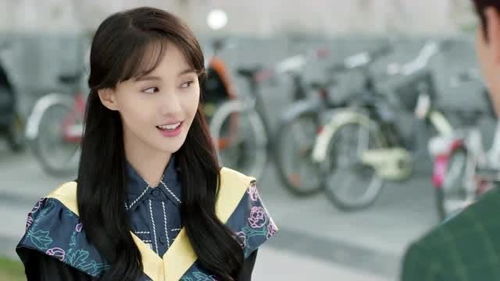 藏在樹后的男主角 當(dāng)大神顏值干擾了畢業(yè)照C位